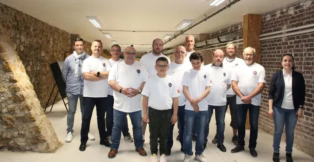 photo  les archers, entourés de luc béquet, adjoint au maire, (en arrière-plan à gauche) et de marie tessier, présidente de la mjc, à droite  &copy;  ouest-france 
