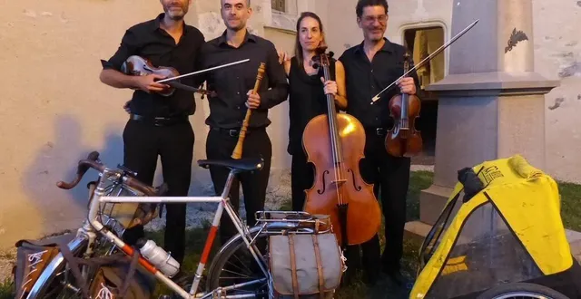 photo  jean-marc haddad (à droite sur cette photo) est à l’initiative des concerts en roues libres, qui sont de retour en sarthe du 5 au 10 mai 2025.  &copy;  archives ouest-france 