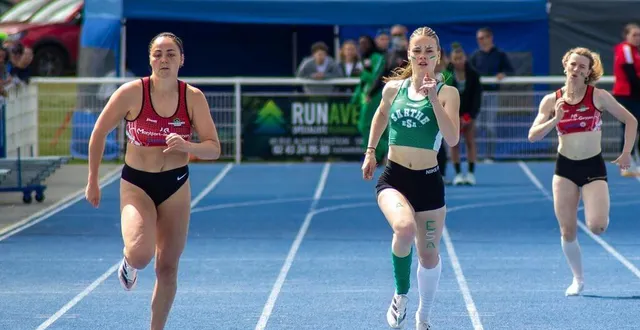 photo  léonore régnier à la lutte avec maena drouin, où le duel à distance entre l’esa et les jamg.  &copy;  le maine libre 