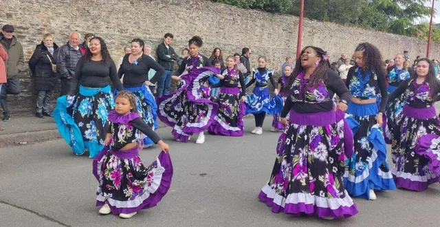 photo  le groupe métissage 974 a apporté sa touche de couleur au défilé du carnaval 2025.  &copy;  ouest-france 