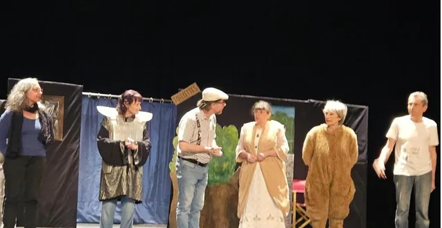 photo  de gauche à droite metteur en scène et les cinq comédiens  &copy;  archives co 