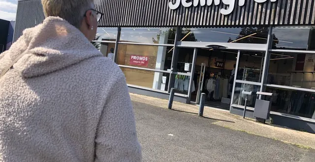 photo  dans la zone commerciale de niort, le magasin jennyfer fermera pendant quelques semaines avant de rouvrir au cours de cet été 2025 sous une nouvelle enseigne de prêt-à-porter féminin.  &copy;  co - jordan guerin-morin 