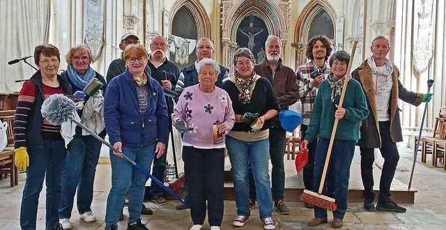 photo  un important nettoyage est en cours avec une bonne participation des membres de l’association.  &copy;  ouest-france 