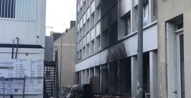 photo  la façade de l’ancien commissariat a été noircie sur toute sa hauteur.  &copy;  le maine libre 