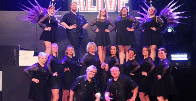 photo  les membres de la troupe univers scène ont réuni 875 spectateurs lors de quatre représentations.  &copy;  le maine libre 