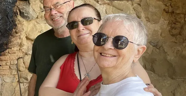 photo  jeanine gigomas, au premier plan, lors de la journée du bénévolat en 2024, avec sandrine heurtebise et alain duxin.  &copy;  archives le maine libre 