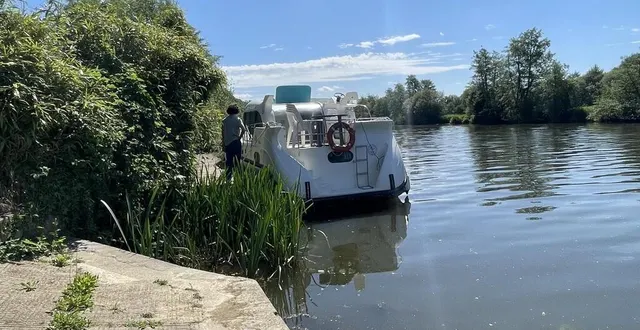 photo  le positionnement du bac à chaîne était envisagé ici, dans le prolongement de la rue du port. cette option ne sera pas retenue.  &copy;  le maine libre 
