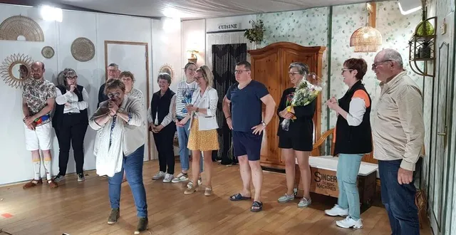 photo  les tréteaux de malestable reçoivent les félicitations émues de l’auteure viviane tardivel.  &copy;  le maine libre 