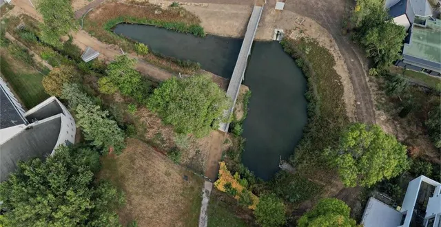 photo  tous les poissons morts ont été retirés lundi 5 mai du bassin.  &copy;  capture d’écran google maps 