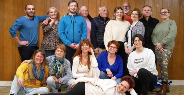 photo  la troupe de comédiens amateurs, compagnie scène’mans vôtre, au complet.  &copy;  compagnie scène’mans vôtre 