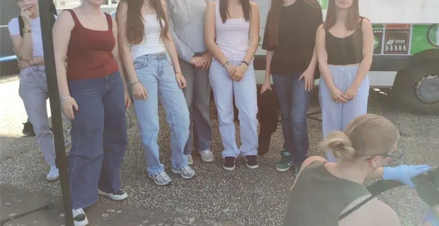 photo  les élèves ont appris à changer une roue et démonter un pneu.  &copy;  le maine libre 