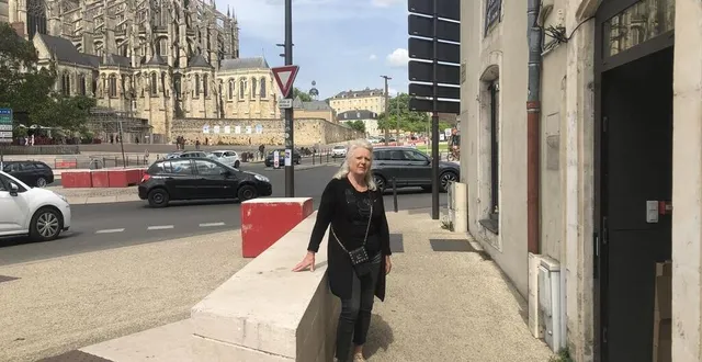 photo  laurence canivet transfère son magasin d’antiquités-brocante de la rue de l’étoile aux jacobins.  &copy;  le maine libre 