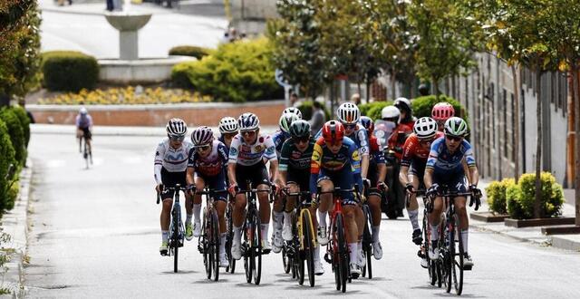 photo victorieuse ce mardi 6 mai, femke gerritse prend le maillot rouge de leader du tour d’espagne féminin 2025. © oscar del pozo / afp