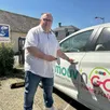 photo  brette-les-pins compte deux renault zoé électriques en autopartage. denis herraux, premier adjoint au maire, est l’élu délégué à ce service au sein du pôle métropolitain le mans sarthe. 