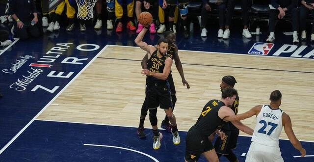 photo stephen curry a été touché aux ischio-jambiers de la jambe gauche sur un mouvement défensif © jordan johnson / afp