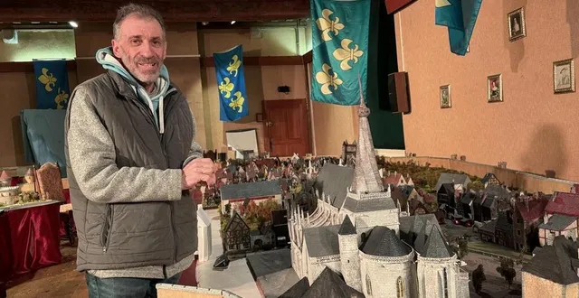 photo  frédéric reynen, pris en photo en mars 2025, travaillait tous les jours sur la maquette historique d’alençon (orne).  &copy;  archives ouest-france 