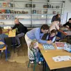 photo  l’association meeples en folie invite le public pour une après-midi jeux de société à bazouges-cré-sur-loir, près de la flèche (sarthe), ce dimanche 11 mai 2025. 