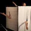 photo  carrément cube est un spectacle autour du corps de l’enfant. 