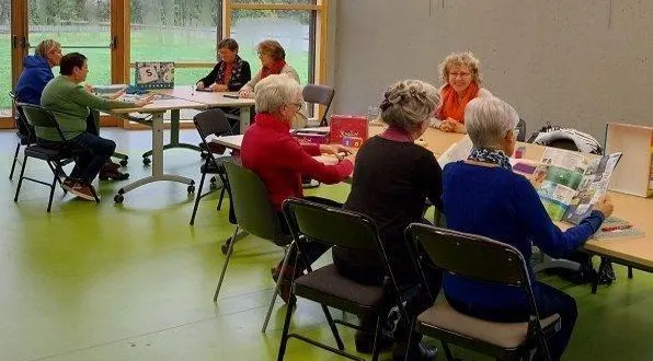 photo  les adhérents de la section anglais de l’association activités sports loisirs et culture de trangé se retrouvent le vendredi.  &copy;  le maine libre 