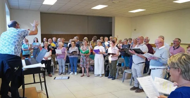 photo  tous les choristes se sont retrouvés dans la commune pour une répétition en commun, dirigée par jean-philippe bignon.  &copy;  ouest-france 