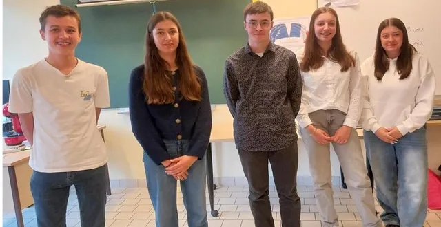 photo  les cinq finalistes. à partir de la gauche : le vainqueur gabin, appoline, rémi, louise et alicia.  &copy;  ouest-france 