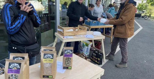 photo  les distributions se font habituellement dans les locaux de l’essor, rue de l’industrie à falaise. mardi, exceptionnellement, elle a eu lieu au pôle ess, pour l’accueil de l’assemblée générale.  &copy;  ouest-france 