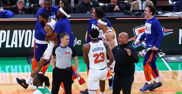 photo new york a de nouveau renversé boston au td garden cette nuit en nba. © david l. nemec / getty images via afp