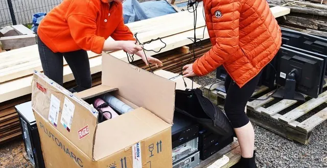 photo  douze palettes de matériel ont été collectées.  &copy;  ccvha 