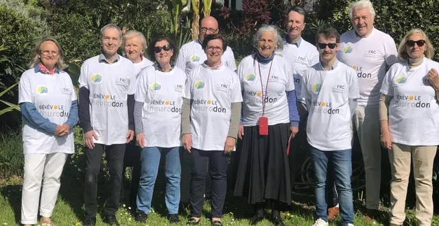 photo  sept propriétaires de parcs et jardins, réunis ici à la chêneraie à sainte-gemmes-sur-loire chez catherine et henry lefaivre, ouvrent leurs portes pour le neurodon.  &copy;  co 