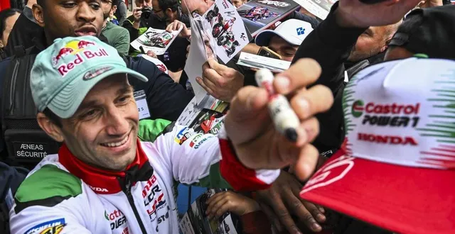 photo  johann zarco a fait le show dans les stands, jeudi 8 mai 2025. le public français croit en une victoire du numéro 5 dimanche.  &copy;  le maine libre – denis lambert 