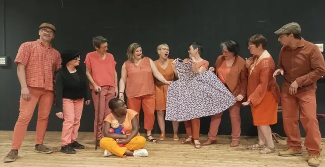 photo  la troupe lez’arts se prépare pour son week-end festif et théâtral, du 23 au 25 mai à la salle des fêtes de teloché.  &copy;  le maine libre 