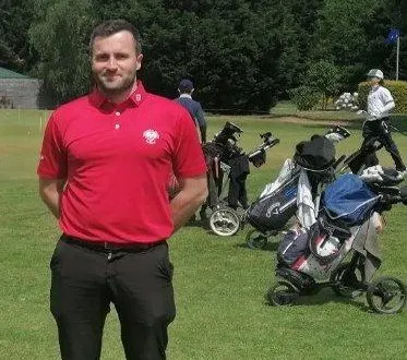 photo  édouard brégeat, directeur du golf des 24 heures, s’est dit très satisfait, tant de la réussite des joueurs, que de leurs participations.  &copy;  ouest-france 