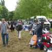 photo  comme chaque année, le 8 mai, le comité des fêtes organisait son vide-greniers sur le champ communal en centre bourg. il a attiré de nombreux chineurs quiont pu trouver leur bonheur parmi les nombreux étals garnis d’objets divers, vêtements, plants et légumes, outils, vaisselle et autres. 