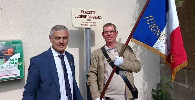photo  daniel chevalier, maire, et yvon mile, président de l’association générations mouvement devant la nouvelle plaque au nom d’eugène ringeard.  &copy;  ouest-france 