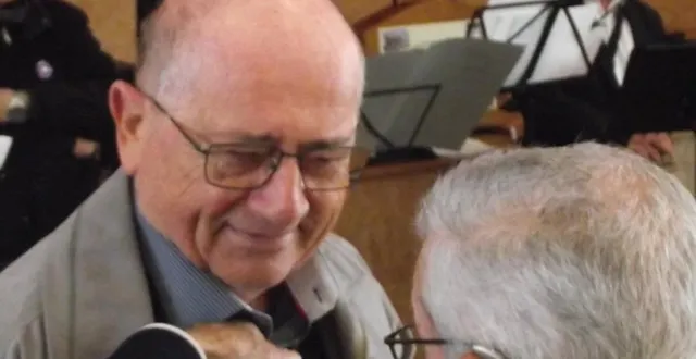 photo  yves collas a reçu la médaille du djebel.  &copy;  ouest-france 