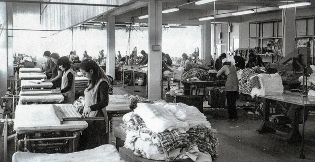 photo  jusqu’à 250 personnes ont travaillé dans l’usine de confection valois à brûlon, qui se situait alors tout près de l’église, place gauthier-chevreuil.  &copy;  archives dominique valois 
