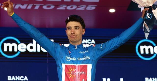 photo sylvain moniquet est le premier porteur du maillot violet de meilleur grimpeur du tour d’italie 2025. © luca bettini / afp