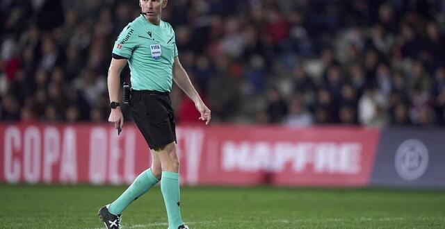photo l’arbitre josé hernandez hernandez arbitrera son cinquième clasico en carrière ce dimanche 11 mai. © jose manuel alvarez rey / afp