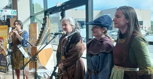 photo  une édition 2025, avec des concerts et un bal, mais aussi des ateliers, avec des artistes et des impromptus, comme celui organisé dans la galerie d’intermarché de domfront-en-poiraie, l’an dernier.  &copy;  archives ouest-france 
