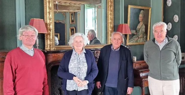 photo  guillaume béesau, carole fourcade, jacques brochard et pierre-paul fourcade, dans le salon, lieu idéal pour la musique de chambre.  &copy;  ouest-france 