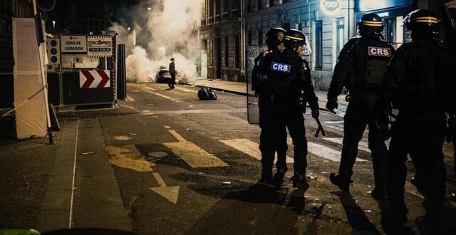 photo des incidents ont éclaté lors des festivités entourant la qualification du psg en finale de la ligue des champions. © bastien ohier / hans lucas via afp