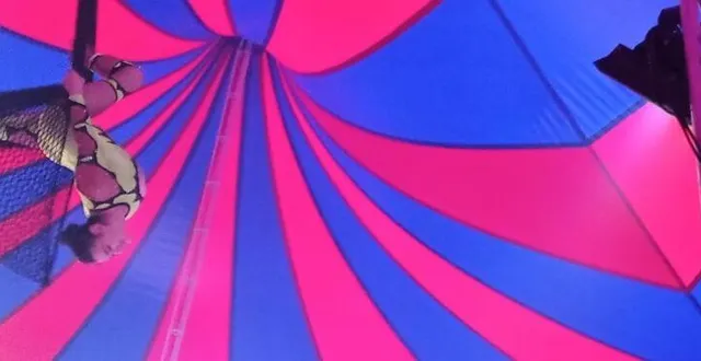 photo  temps suspendu pendant le numéro de filet aérien de sarah.  &copy;  ouest-france 