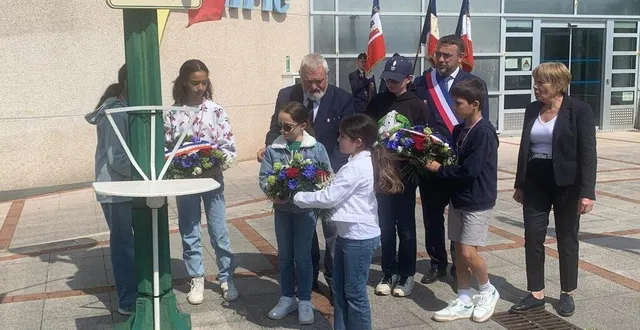 photo  les enfants impliqués dans la cérémonie commémorative de la victoire du 8 mai 1945.  &copy;  le maine libre 