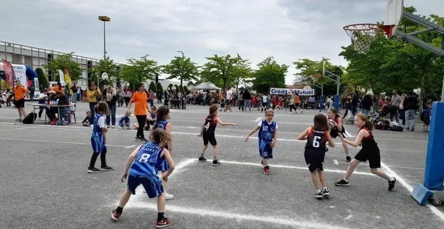 photo  les joueuses u9 de la ctc (thouarcé et faveraye mâchelles) opposées à longué, lors du dernier match de la journée  &copy;  co 