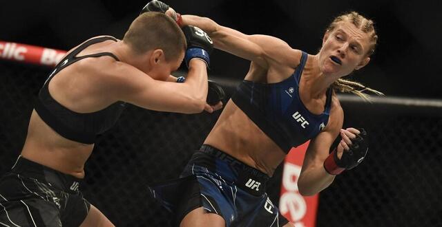 photo manon fiorot (à droite) assénant un crochet du droit à rose namajunas lors de sa victoire sur l’américaine en septembre 2023. © afp / julien de rosa