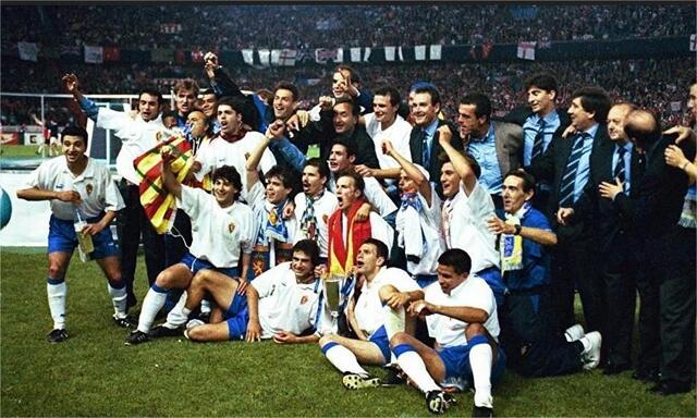 La Coupe des coupes 1995 pour les joueurs de Saragosse au Parc des princes AFP photo la coupe des coupes 1995 pour les joueurs de saragosse au parc des princes © afp