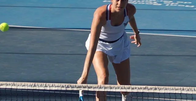 photo  marie cerezo porte une tenue de sa collection 