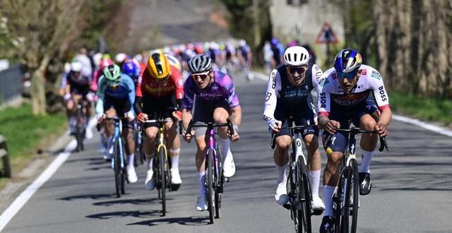photo un nouvel exercice de sprint en cours d’étape est apparu sur les routes du giro 2025. © belga via afp