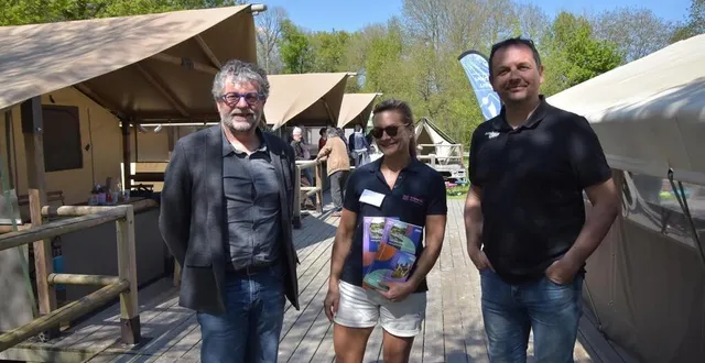 photo  pierrick esneault, vice-président du pays segréen en charge du tourisme, alexandra brisson, directrice de l’office de tourisme et vincent aubry, directeur de la base de loisirs anjou sport nature à la jaille-yvon.  &copy;  co – joël audouin 