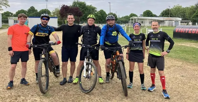 photo  a la saint-georgeoise, belle ambiance entre marcheurs, cyclistes et vététistes.  &copy;  co 